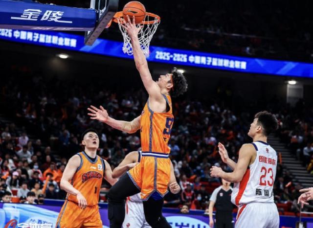 MK体育官方入口-王哲林：十几年生涯达成万分非常开心，希望未来实现更多目标