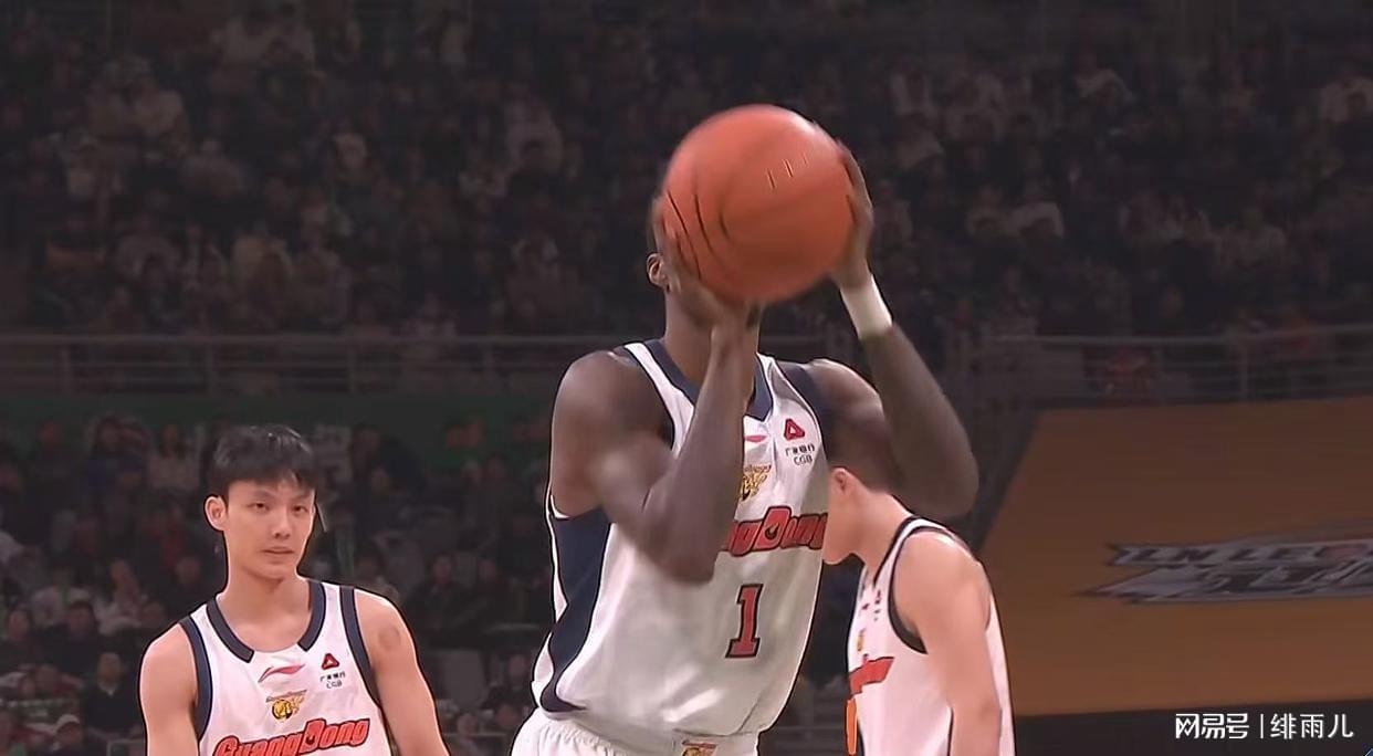 MK体育官方入口-取代杜锋？CBA最强主教练示好广东队，朱芳雨敲定“换帅”人选